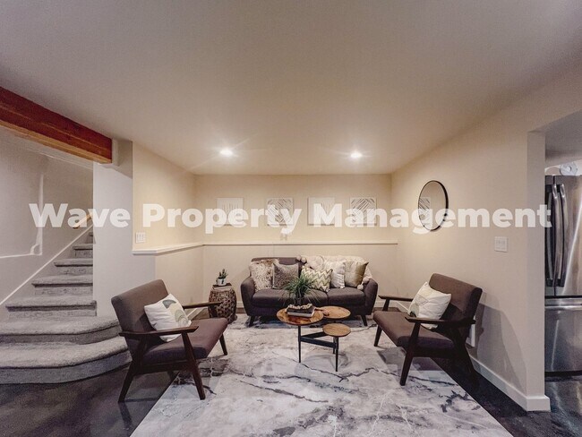 Building Photo - Newly Renovated Basement Suite with High-E...