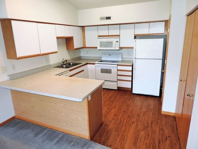 Building Photo - $1,150 | 2 Bedroom, 1 Bathroom 3rd Floor Condo | Pet Friendly* | Available for May 1st, 2025 Move...