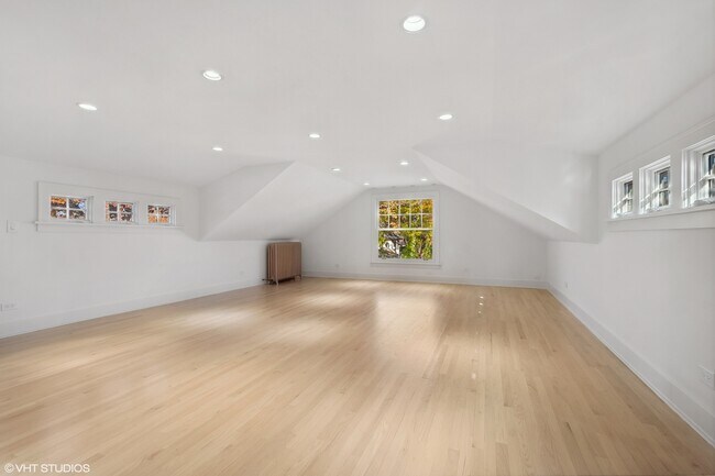 Building Photo - 619 Forest Ave