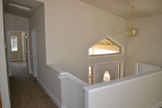 Building Photo - 699 Eloise Ave