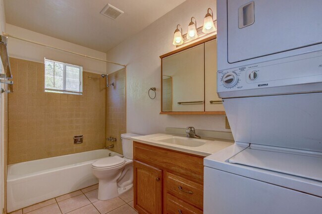 Building Photo - 278 S Hardin St