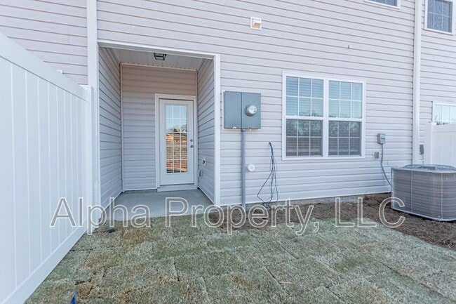 Building Photo - 30 Moorlyn Ln
