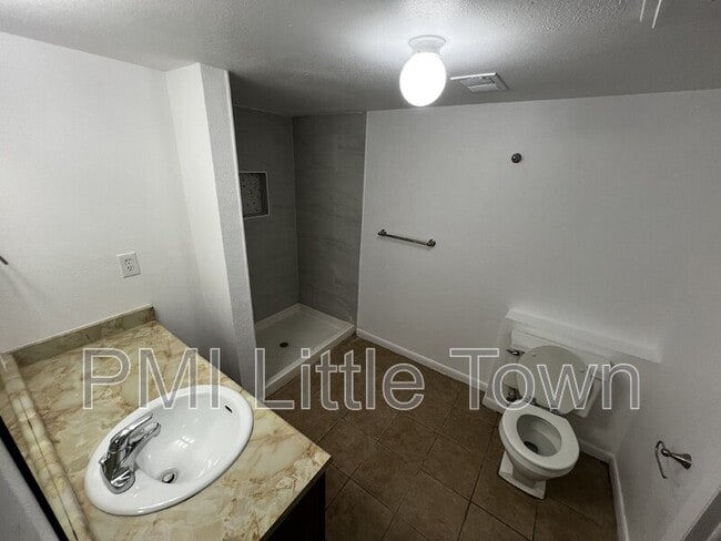 Building Photo - 2969 W Rowland Pl