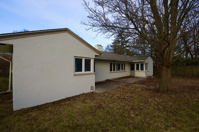 Building Photo - 3191 E Broad St