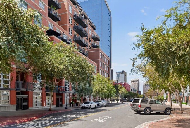 Building Photo - 877 Island Ave