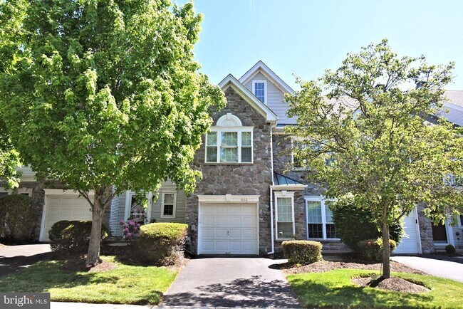 Building Photo - 604 Ascot Ct