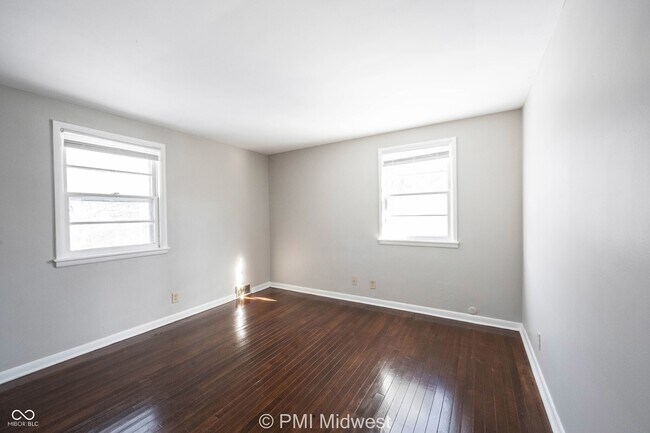 Building Photo - 1857 W 60th St
