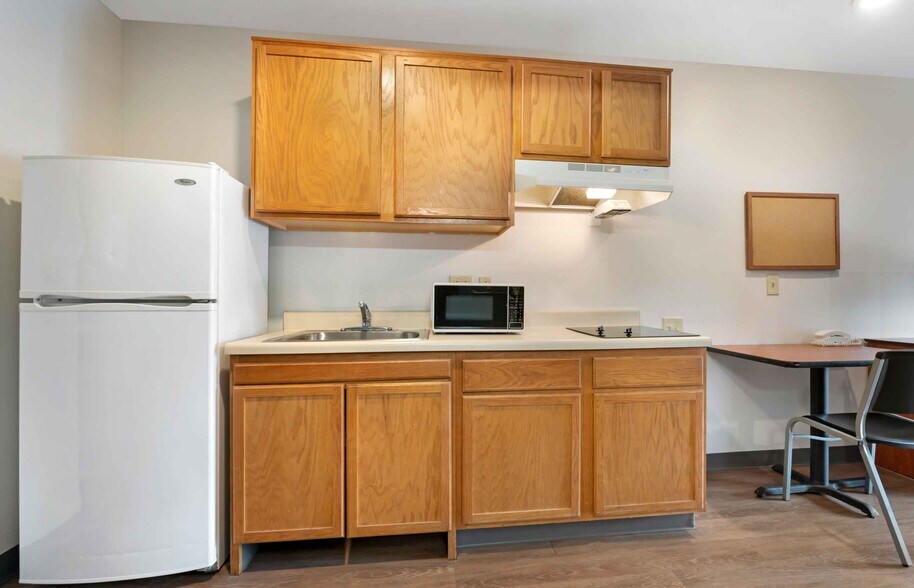 Building Photo - Furnished Studio-Cincinnati - Sharonville