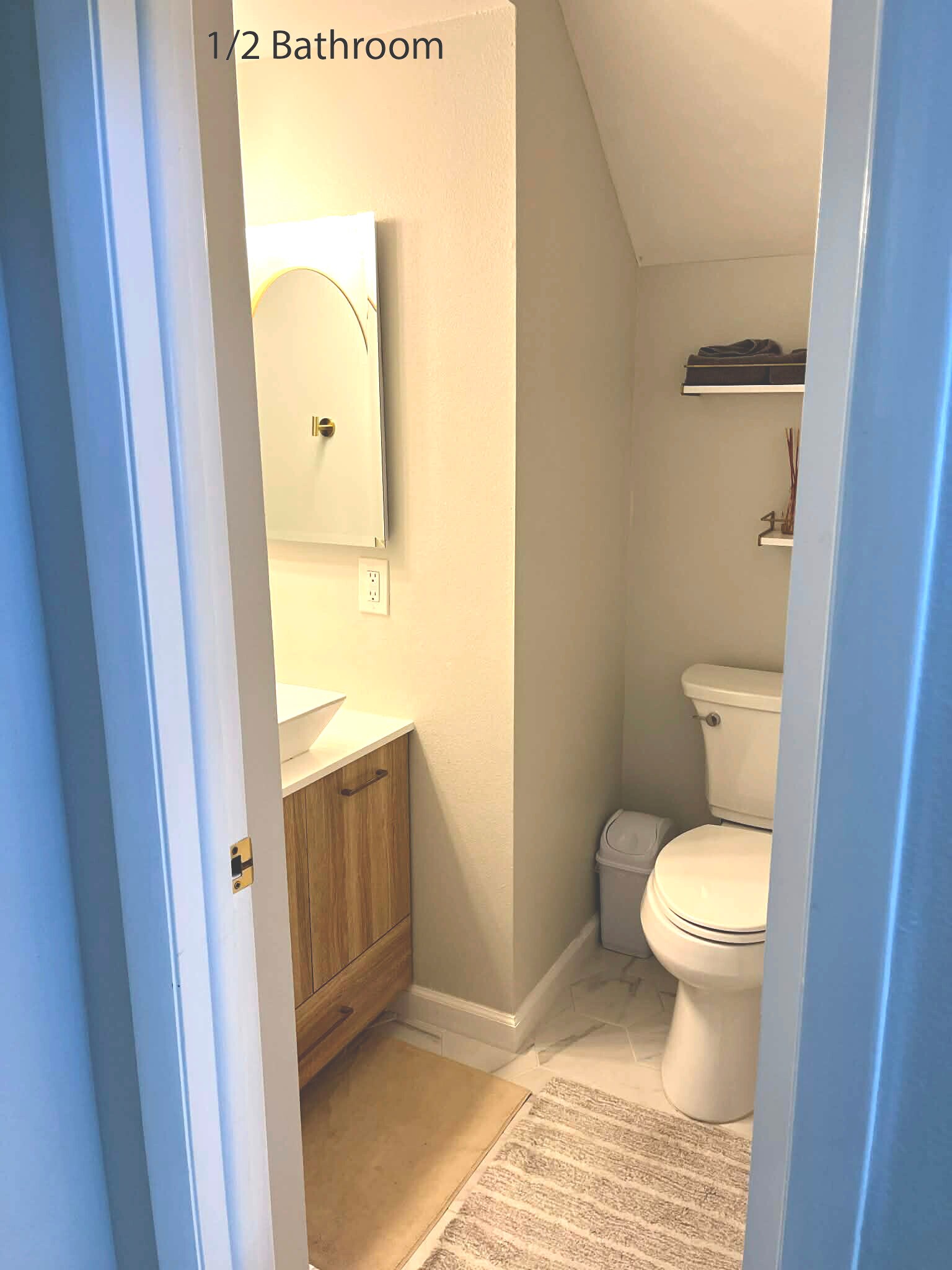 Building Photo - 3023 Beecher Dr E