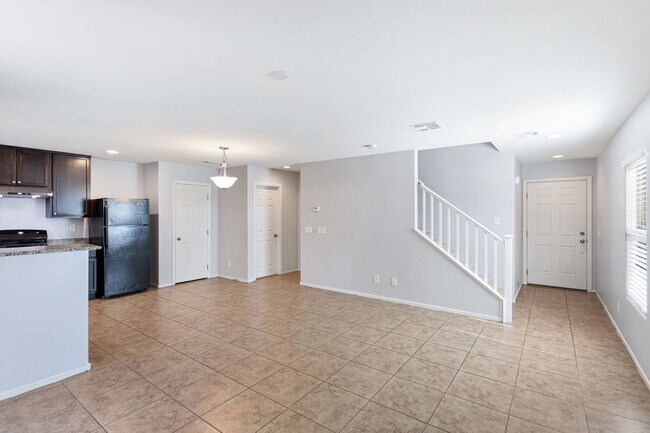 Building Photo - 3 Bath Southwest Cul de Sac Home