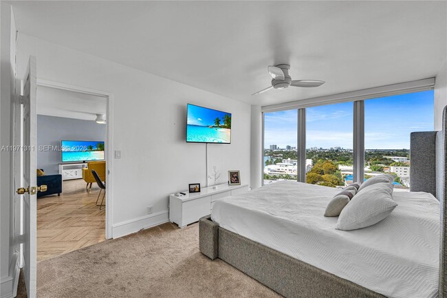 Building Photo - 900 Bay Dr