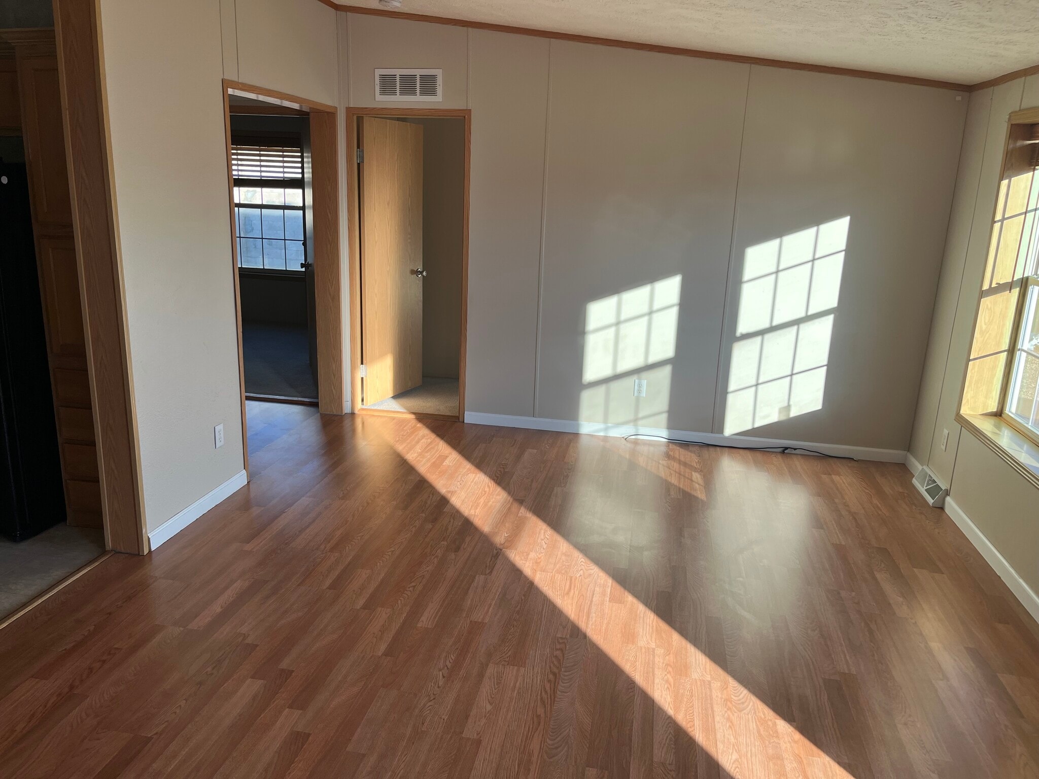 Building Photo - 802 Larch St