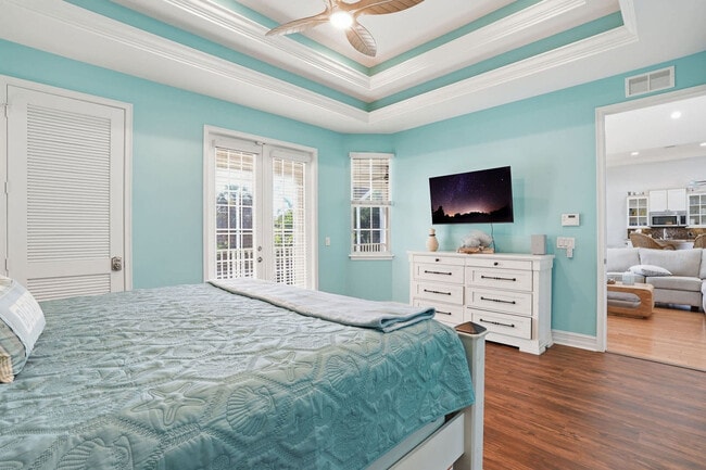 Building Photo - 3011 Pine Tree Dr