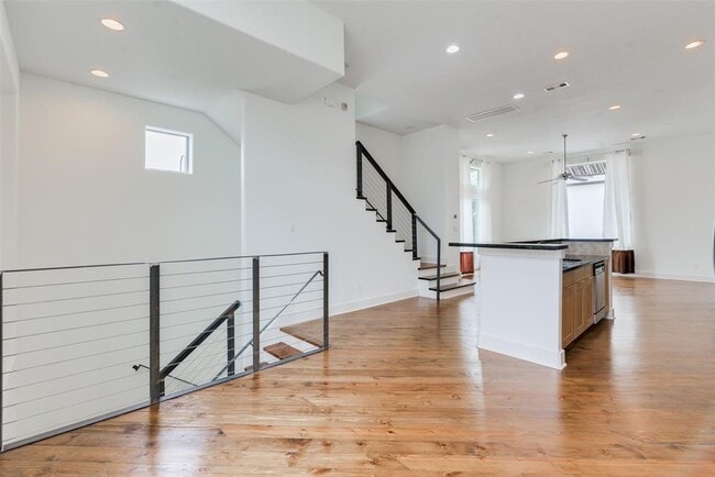 Building Photo - 2002 Blodgett St