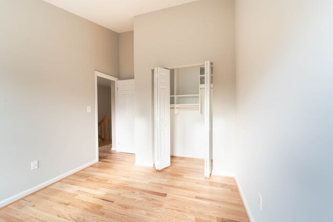 Building Photo - 1553 Templeton Pl