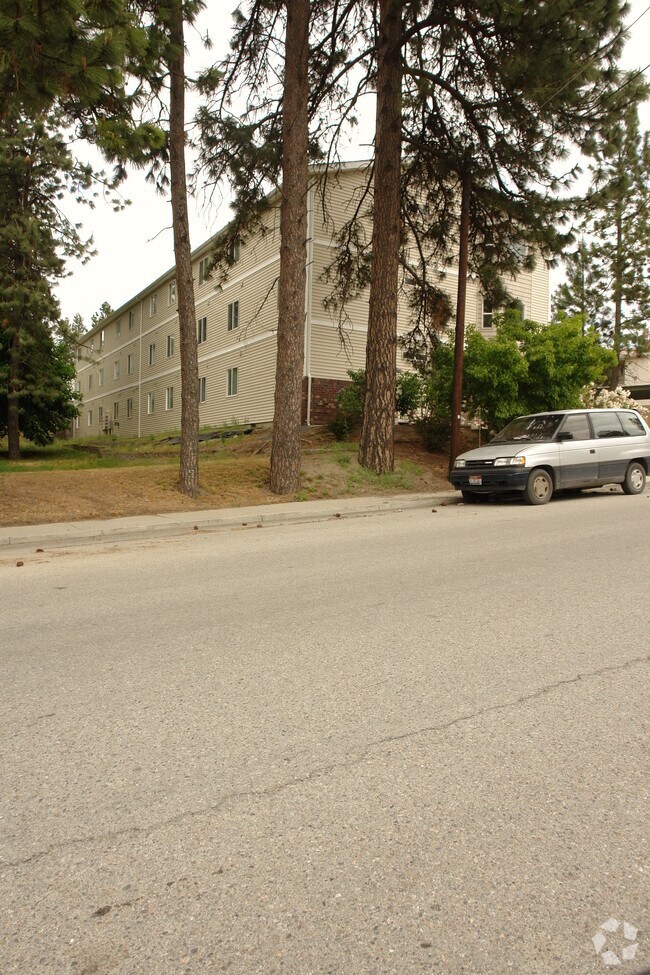 Building Photo - Canyon Manor