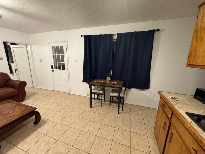 Building Photo - 608 Alicia Dr