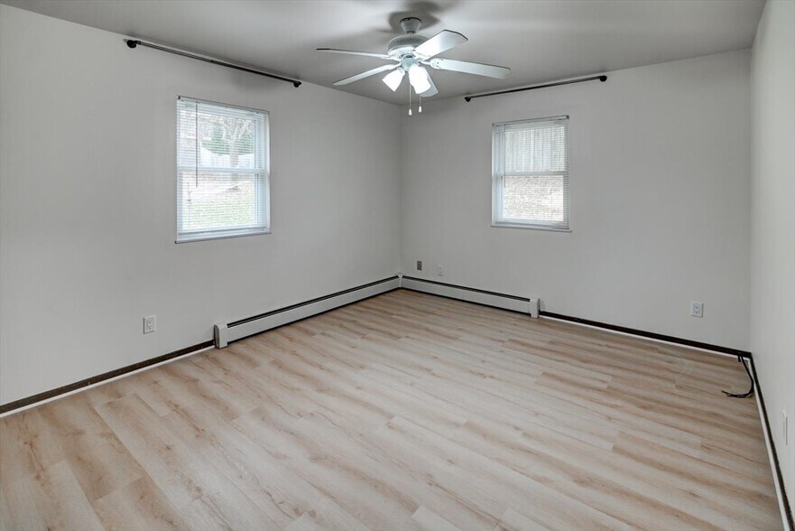 Building Photo - 7203 Fortune Dr