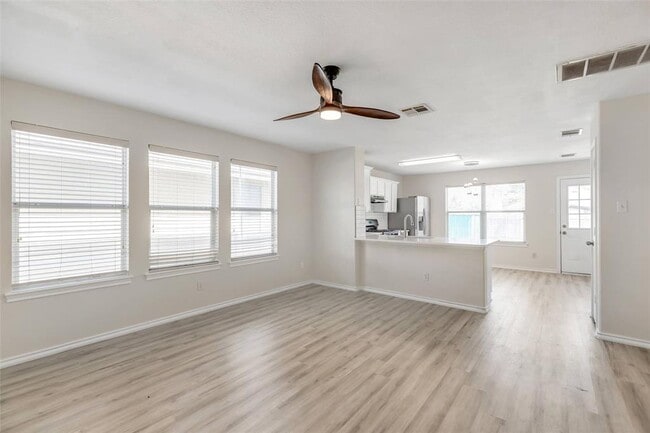 Building Photo - 3207 Barksdale Dr