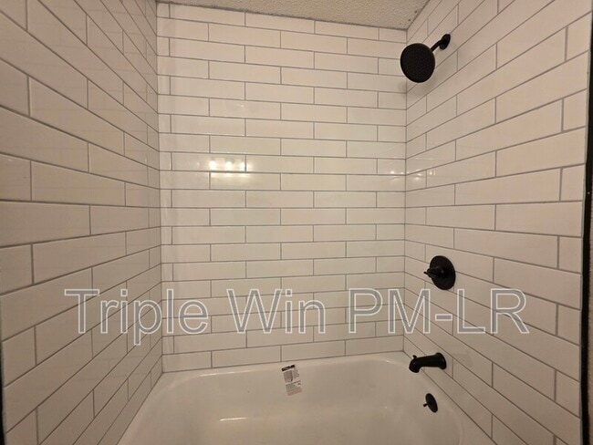 Building Photo - 8 Willowridge Cove