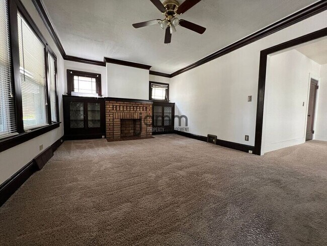 Building Photo - 2196 Lewis Dr