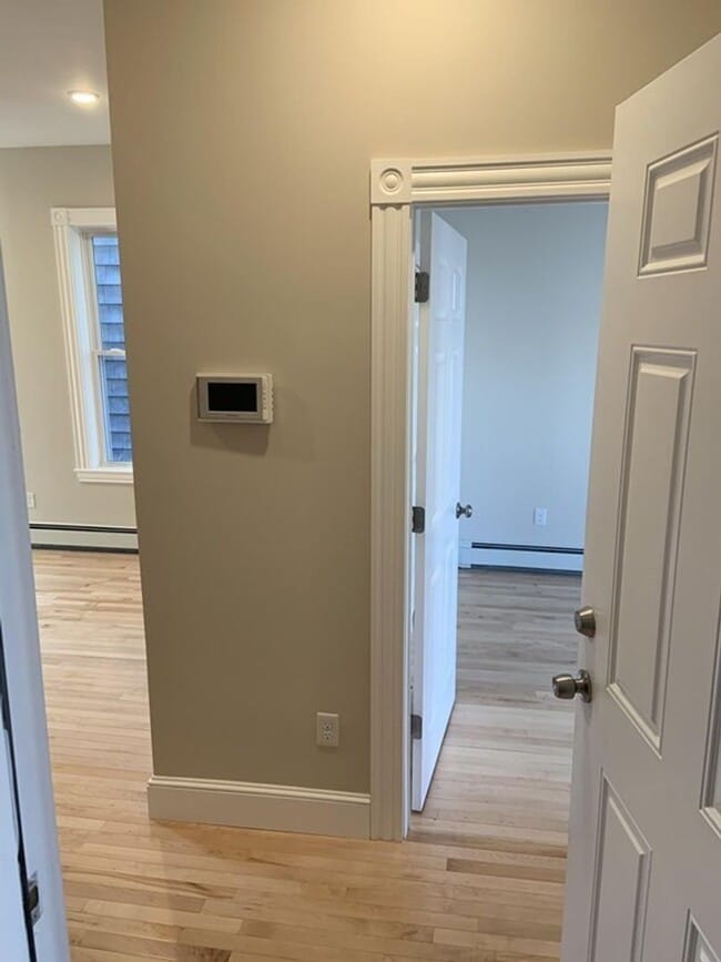 Building Photo - BU 1-bed split(2 Bedroom w/o LR) w/heat