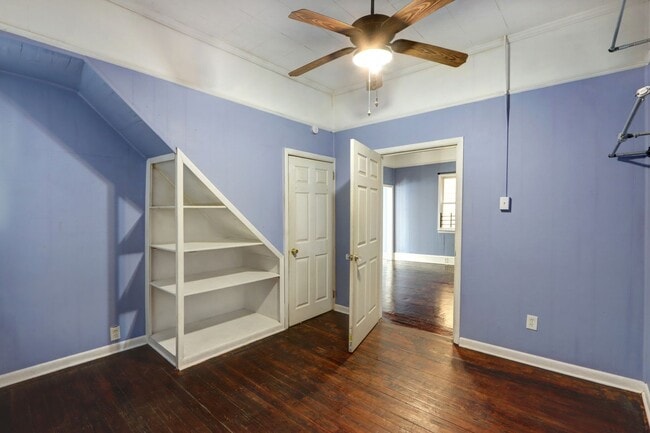 Building Photo - 4 Bedroom house---walk to Forsyth in 15 minutes