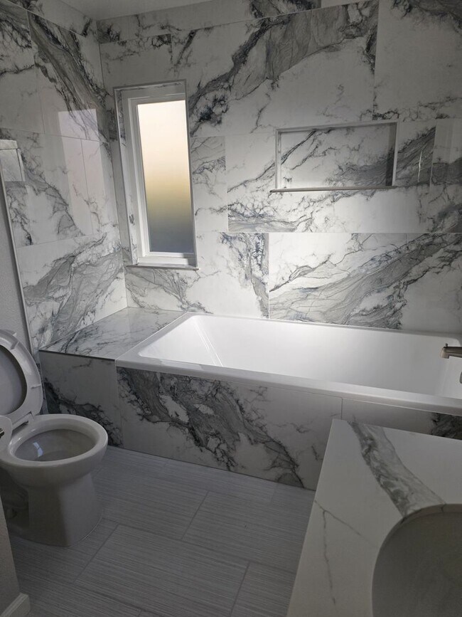 Building Photo - $4,200 p/mo - 3br/2ba in one of Oceanside's finest neighborhoods