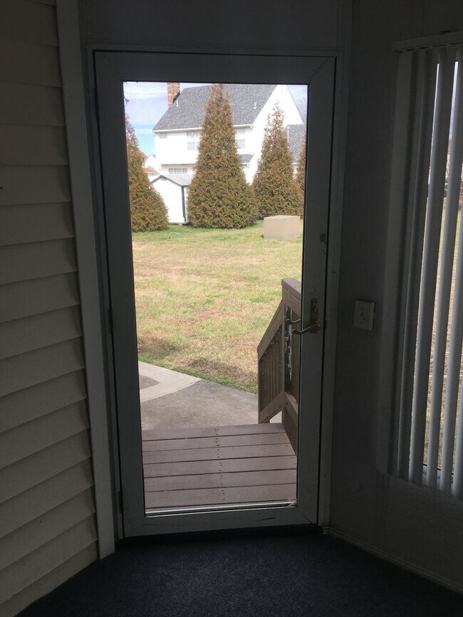 Building Photo - 1616 Fawcett Ln