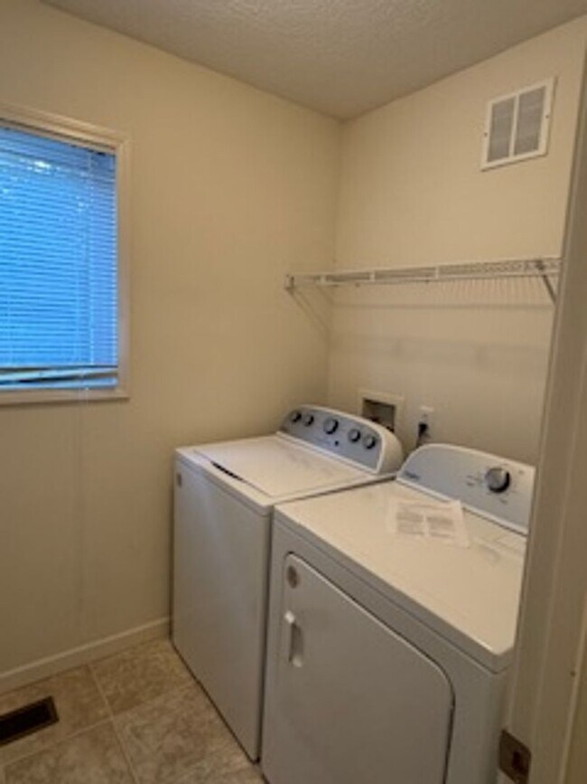 Building Photo - 73 Trimmer Trail