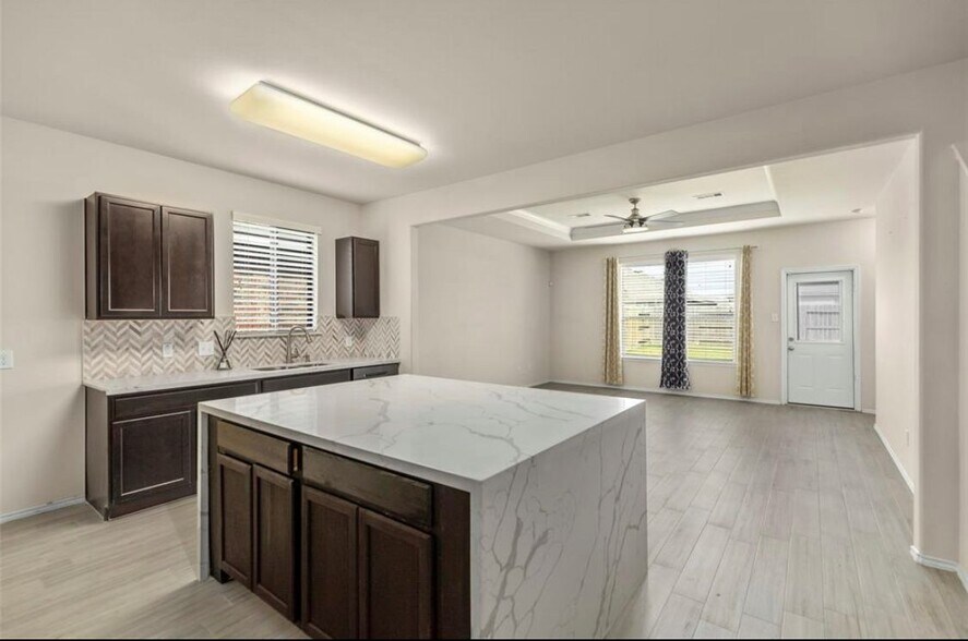 Building Photo - 1102 Larkfield Dr