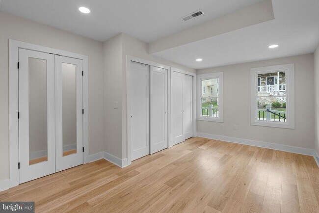 Building Photo - 334 Maple Ave