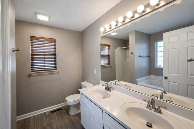 Building Photo - 3 Bed 2 Bath + Bonus Room