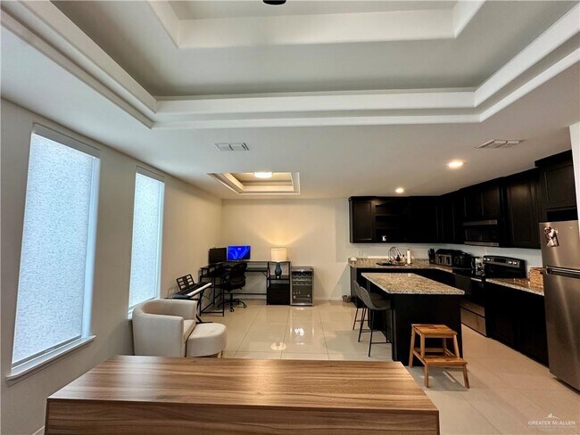 Building Photo - 18 Wolverine St