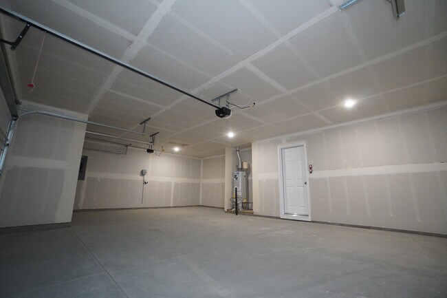 Building Photo - 1218 W Bass River Dr