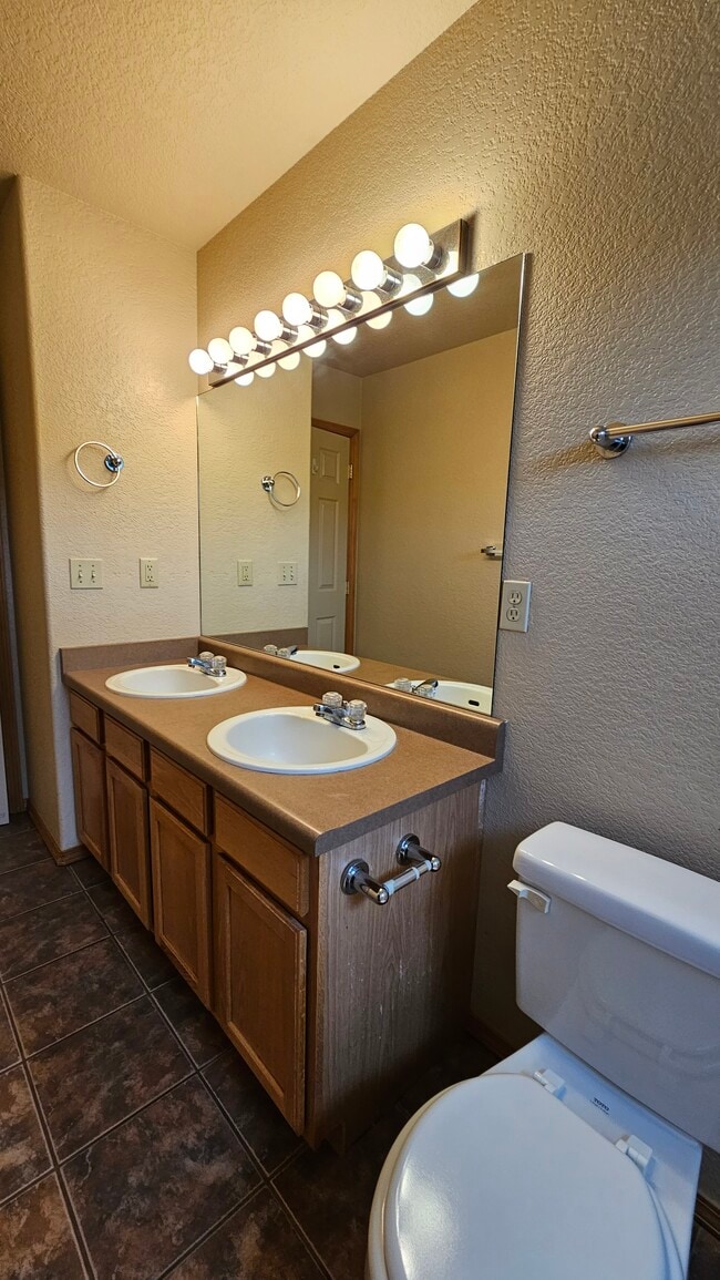 Building Photo - 1604 Columbine Village Dr