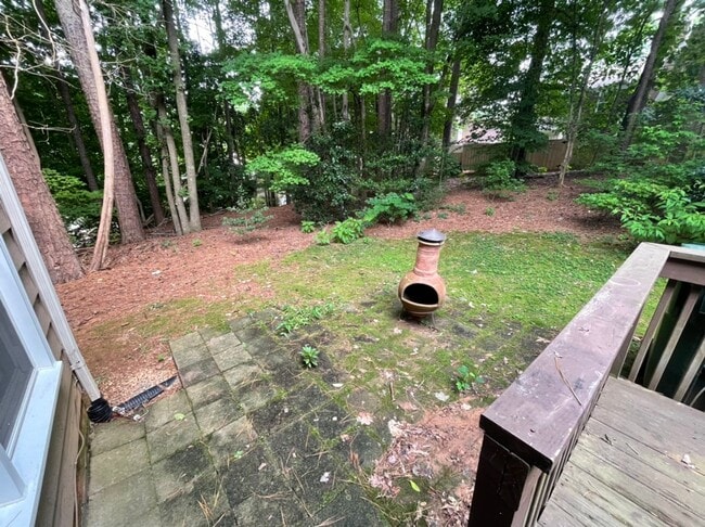 Building Photo - Quaint End Unit Two Bedroom Townhome in Cary