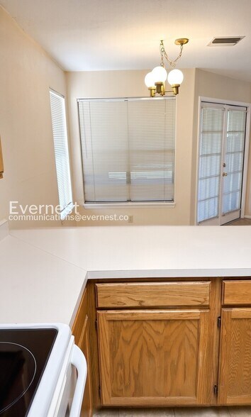 Building Photo - 6655 N Canyon Crest Dr