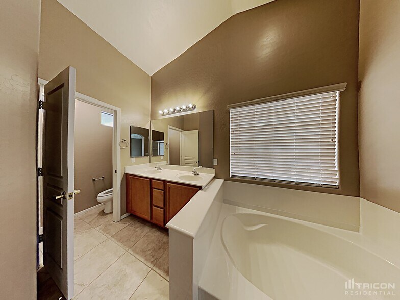 Building Photo - 44181 W Lindgren Dr