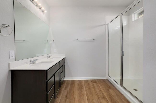 Building Photo - 105 Brunnen Wy