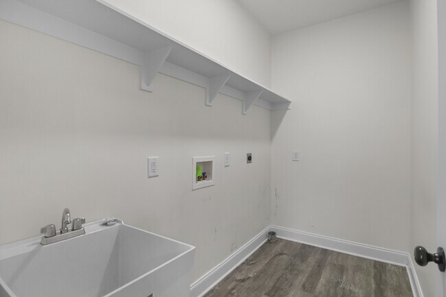 Building Photo - 525 Woodtrace Dr