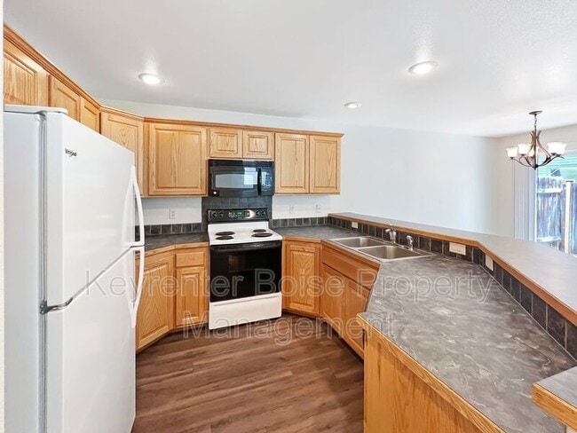 Building Photo - 2152 S Dorothy Ave