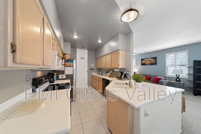 Building Photo - 754 Zaphiro Ct