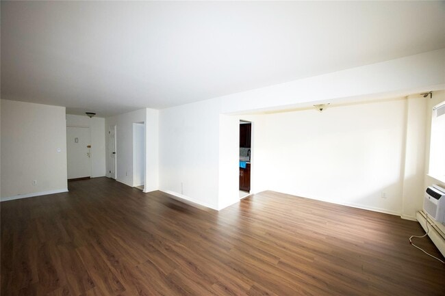 Building Photo - 22 N Forest Ave