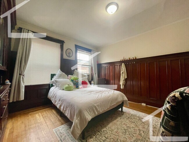 Building Photo - 9/1 Oversized 5BR near BU, Longwood, Kenmo...
