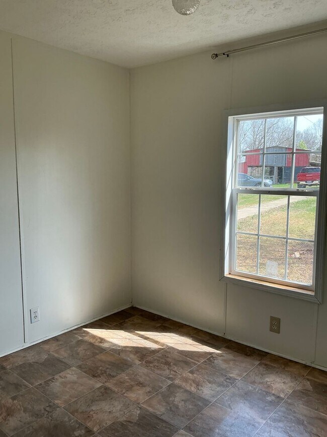 Building Photo - 131 Crescent Ln