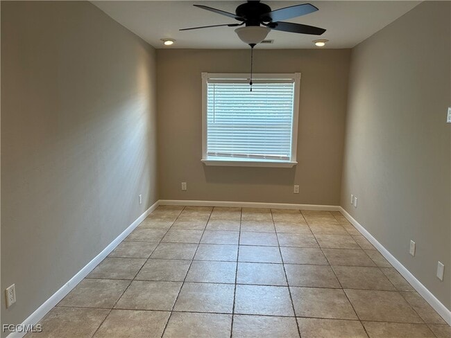 Building Photo - 717 SE 10th Ave