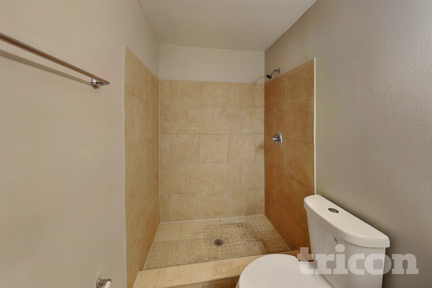 Building Photo - 682 Channing Dr