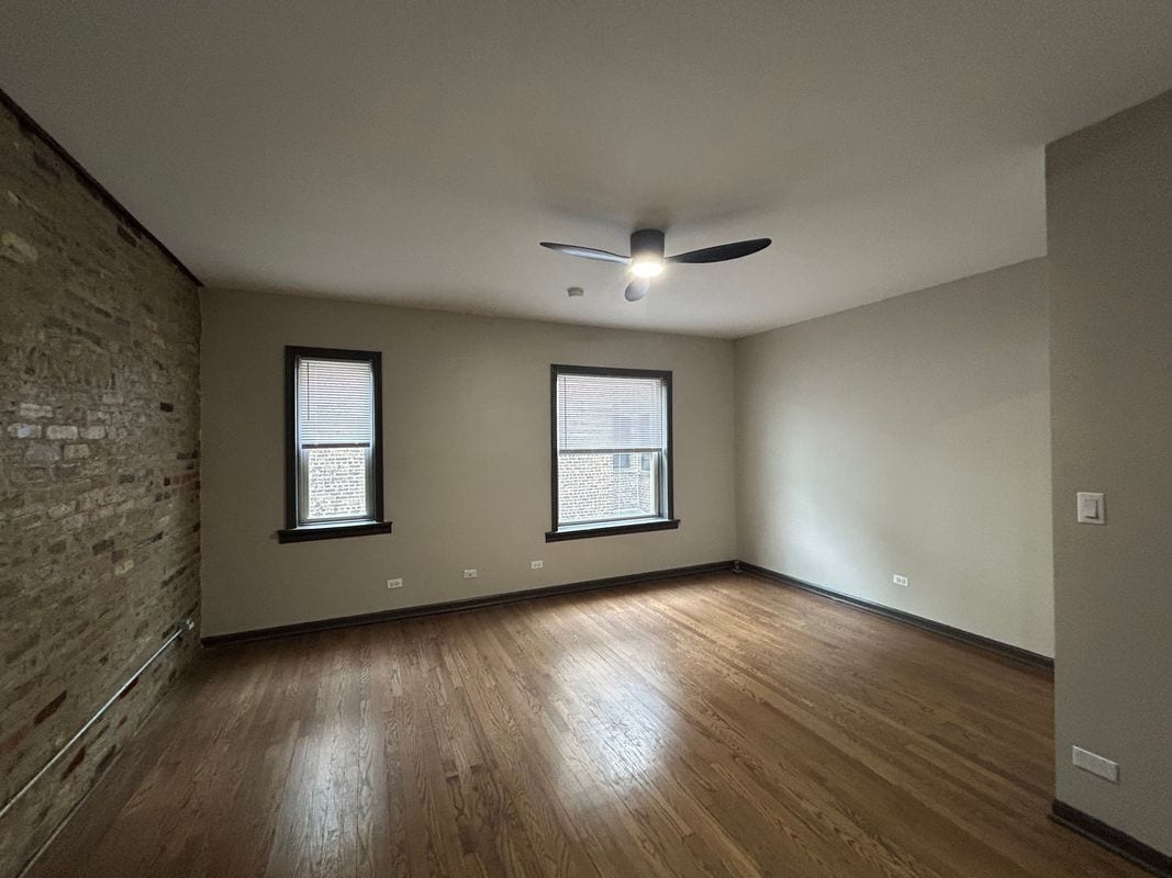 Building Photo - 722 W Barry Ave