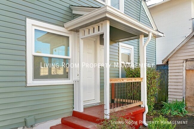 Building Photo - 5521 N Vancouver-